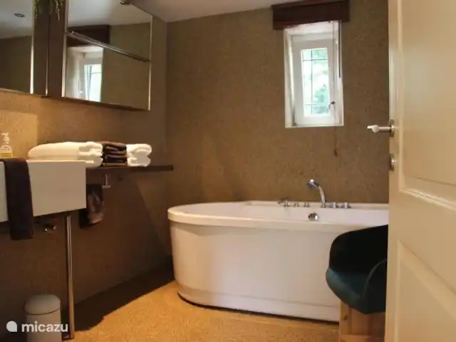 Villa Alterbiezen Höselt en Bélgica, Limburgo, Bilzen - casa vacacional Yo tiempo en baño de burbujas