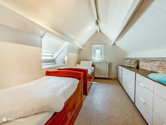 Villa Alterbiezen Höselt en Bélgica, Limburgo, Bilzen - casa vacacional Acogedora habitación en el ático