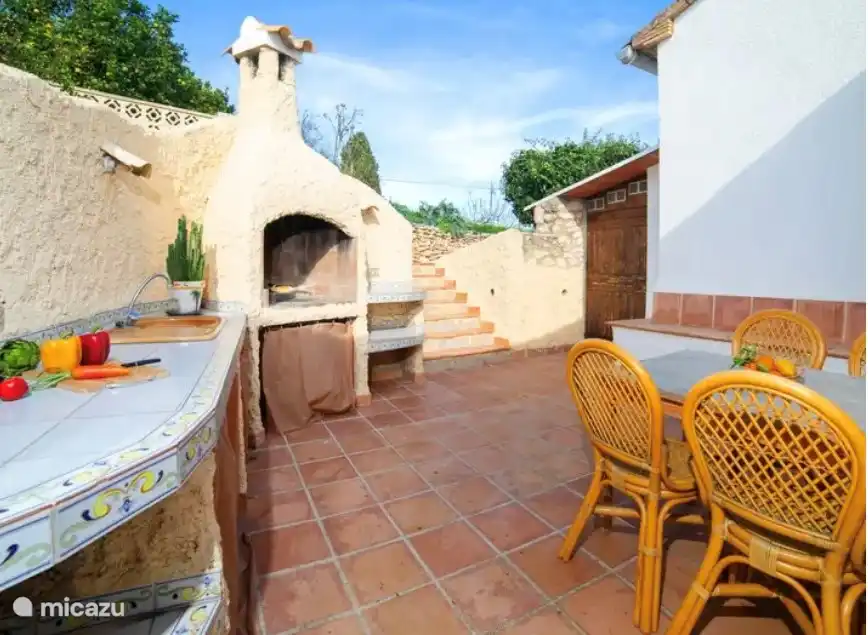 Patio met buitenkeuken 