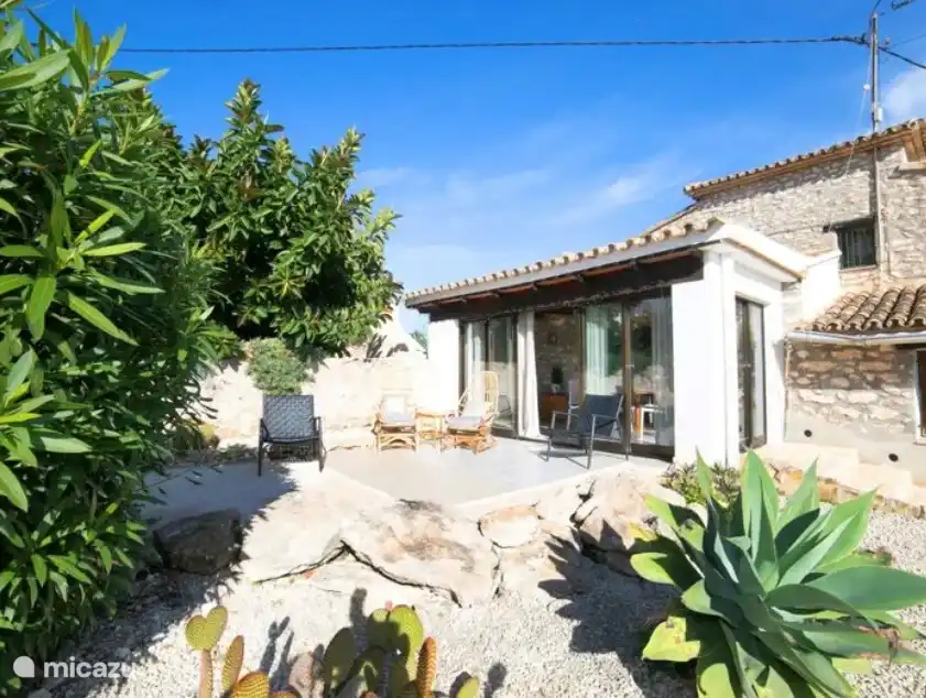 Terras met tuin bij woonkamer IV