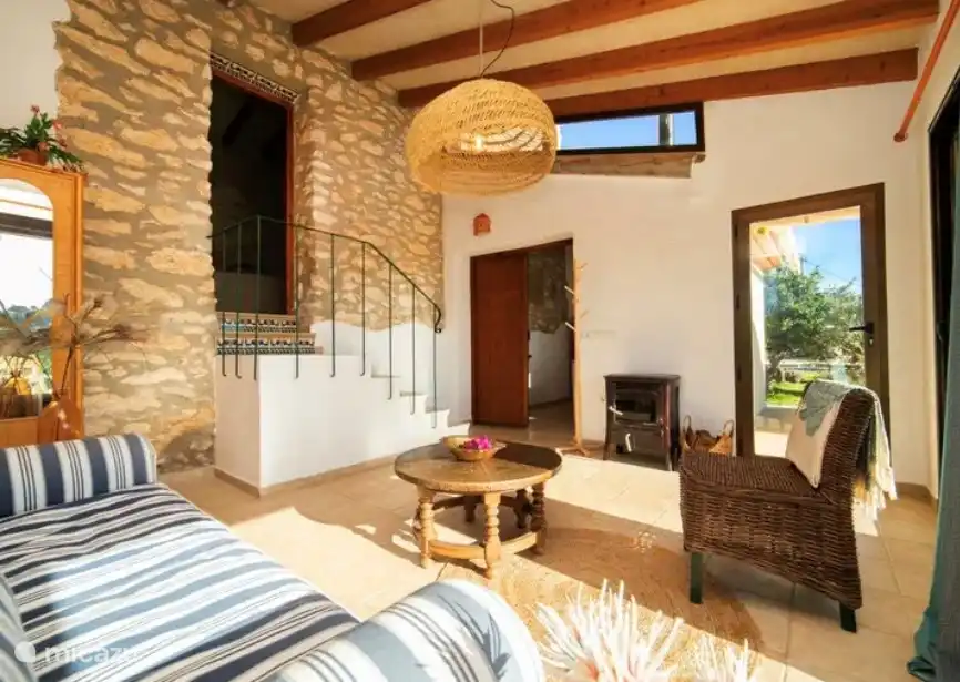 Woonkamer V in het extra huis op het erf, La Estufa. Met keuken, badkamer en slaapkamer 