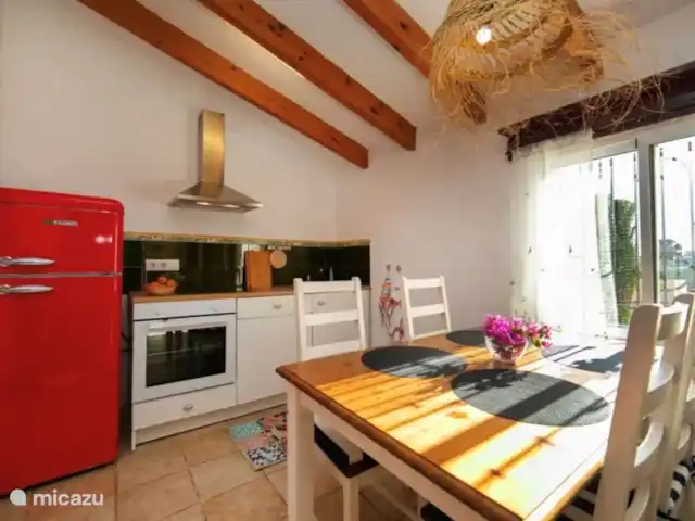 Casa la Perla | Espagne, Costa Blanca, Benissa - finca La cuisine dans le salon V. Spacieux avec grand réfrigérateur-congélateur