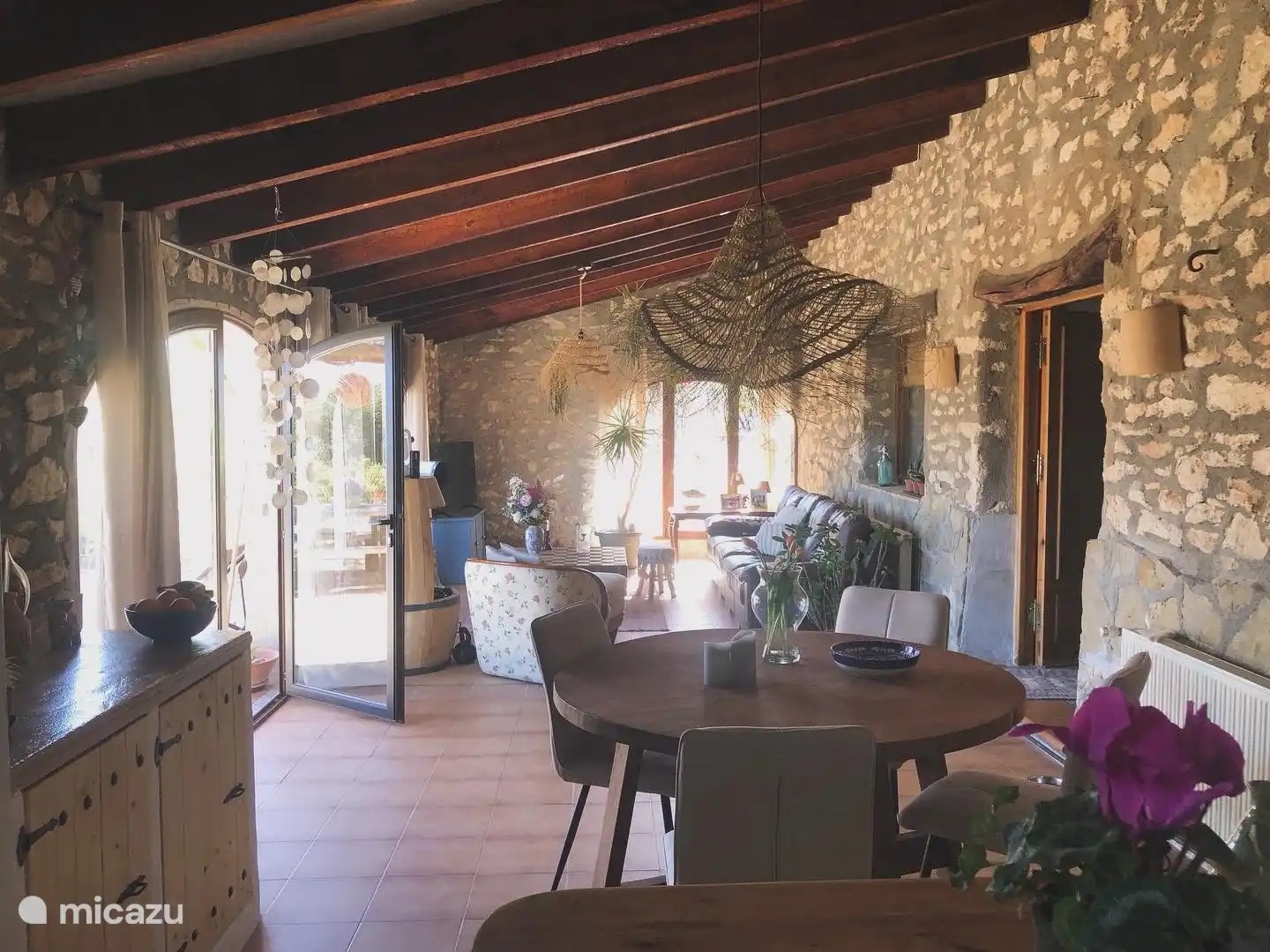 De Naja/woonkamer grenzend aan terras