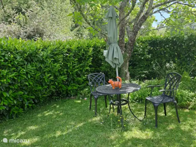 Accueil familial indépendant avec chien accepté | France, Charente, Écuras - maison de vacances Siège à l’ombre