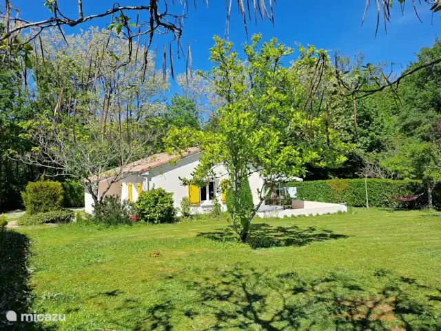 Accueil familial indépendant avec chien accepté | France, Charente, Écuras - maison de vacances Accueil familial indépendant avec chien accepté | France, Charente, Écuras - maison de vacances