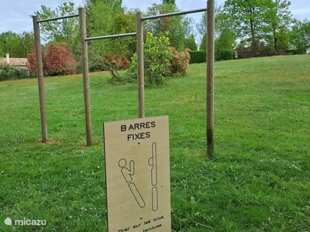 Accueil familial indépendant avec chien accepté | France, Charente, Écuras - maison de vacances Cours de fitness en plein air au parc avec départ et arrivée