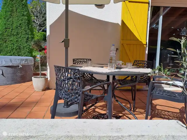 Accueil familial indépendant avec chien accepté | France, Charente, Écuras - maison de vacances Avec le jacuzzi prêt à l'emploi