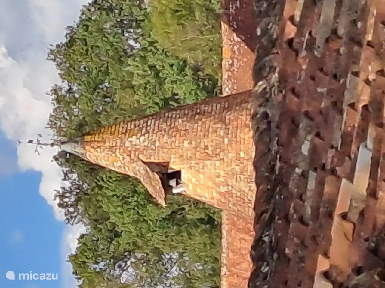 traditioneller Glockenturm vh Chateaux hinter der Moulin du Tardoire ca. 4 km entfernt