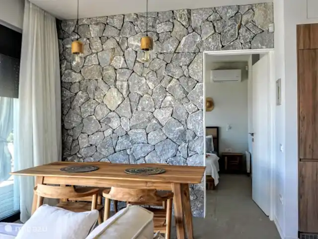Villa Karma | Grèce, Grèce centrale, Paleros - villa Salle à manger avec mur en pierre