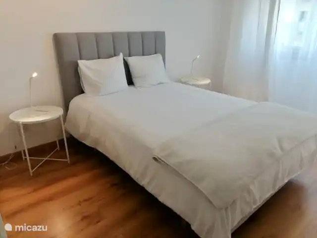 Appartement moderne vue sur la rivière | Portugal, Lisbonne, Almada - appartement chambre avec balcon