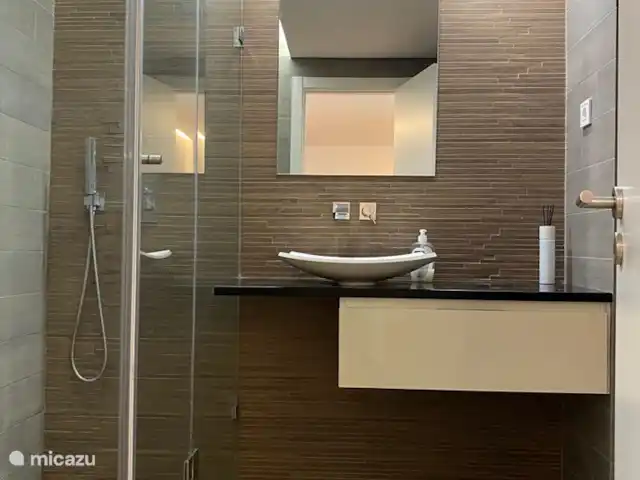 Appartement moderne vue sur la rivière | Portugal, Lisbonne, Almada - appartement Une salle de bain complète