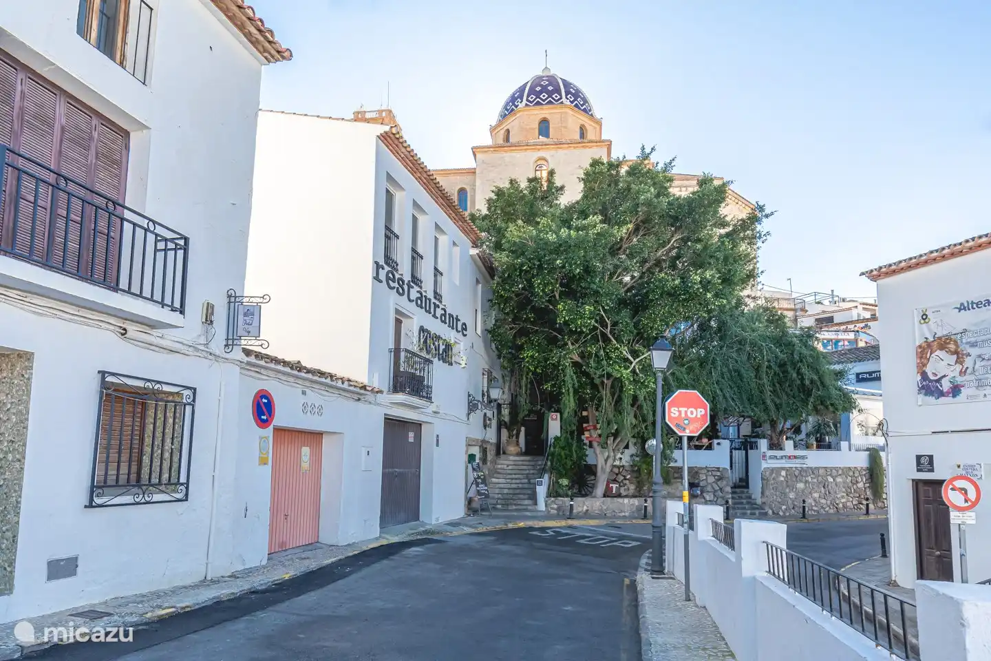 Straße nach der Kirche