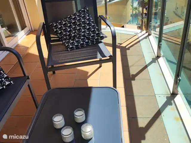 Casa Playa La Rada | Espagne, Costa del Sol, Estepona - appartement Belle vue latérale sur la mer depuis le complexe d'appartements en face de la plage