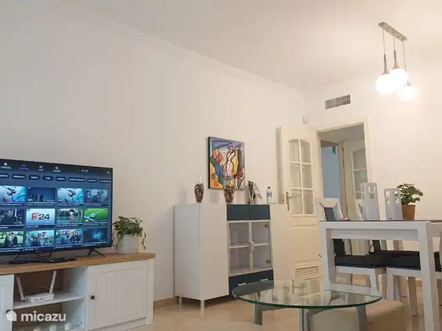 Casa Playa La Rada | Espagne, Costa del Sol, Estepona - appartement Salon merveilleusement spacieux avec smart TV pour profiter de tous vos programmes préférés.