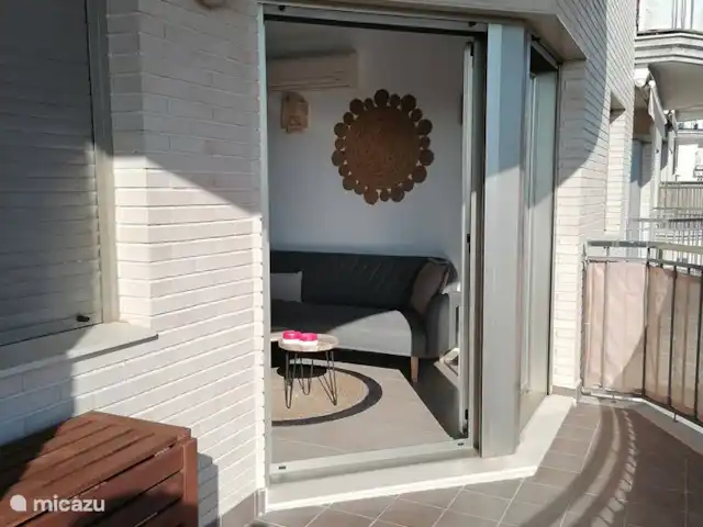 El Sueño huren in Spanje, Costa Dorada, La Ràpita - appartement Vanaf het balkon loop je zo de woonkamer in.