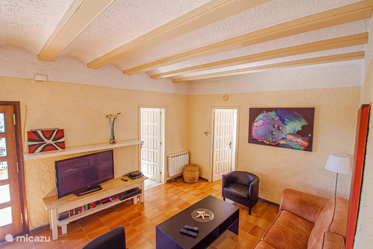 Share living room with television and CD-ROM