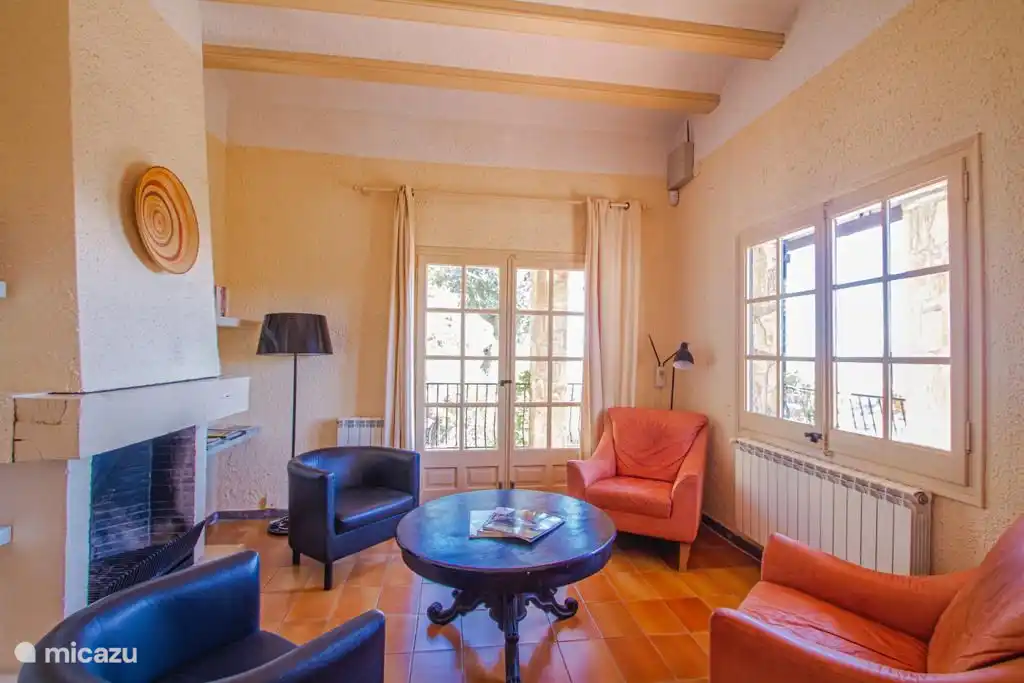 Share living room with fireplace