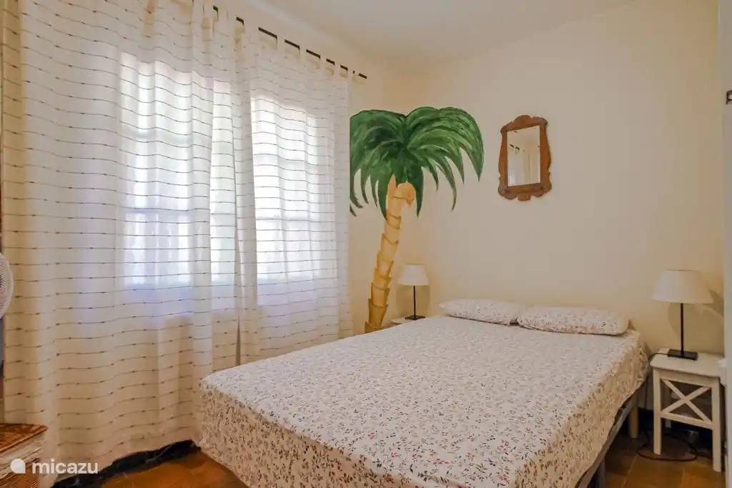 Bedroom 2 / palm room