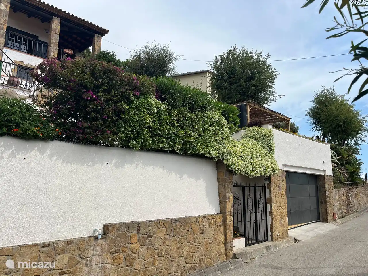 Entrance public road