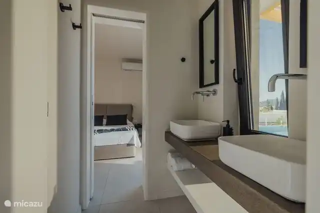 Baño compartido entre habitaciones