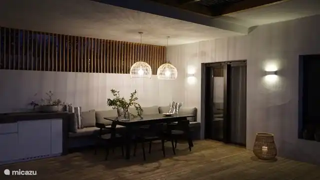 mesa de comedor al aire libre