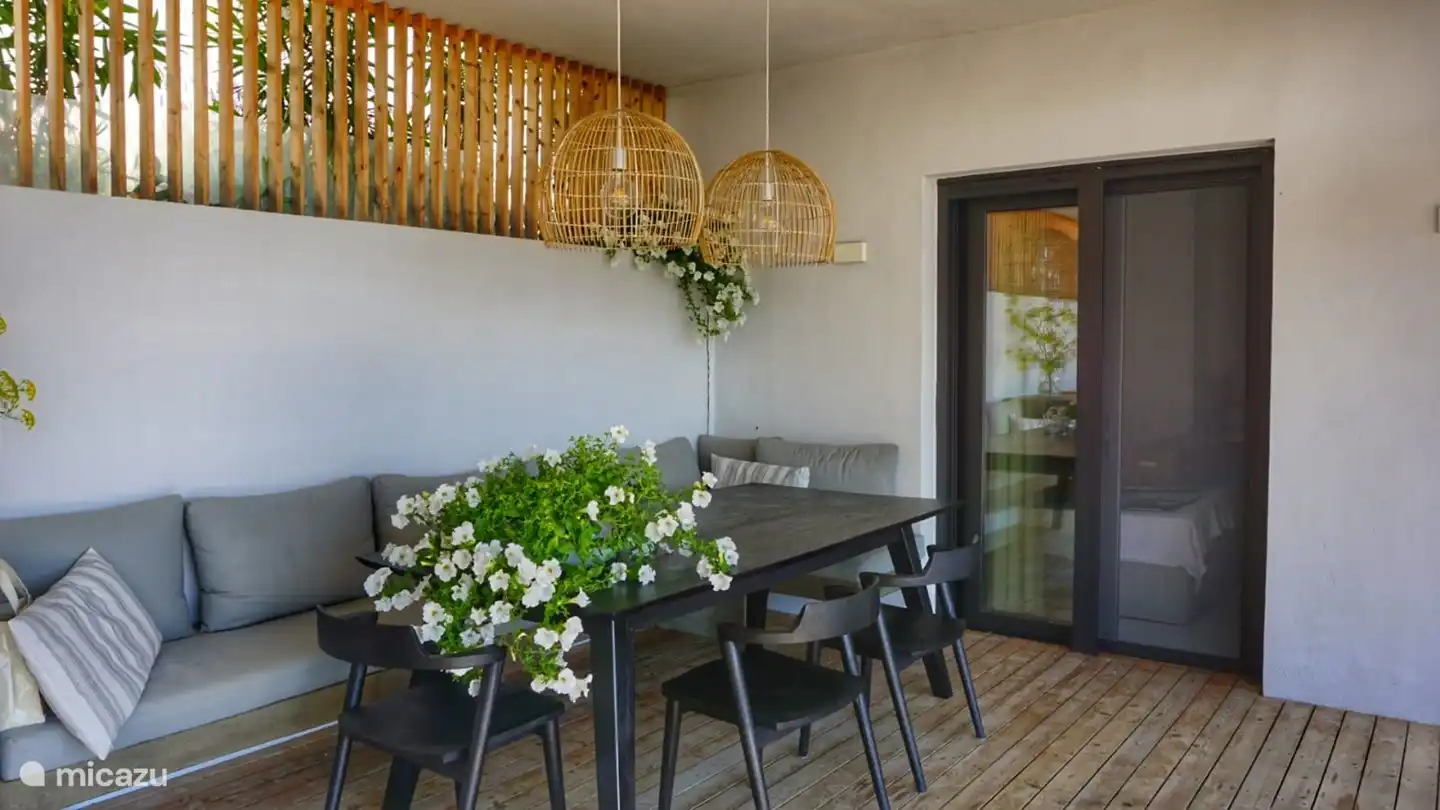 mesa de comedor al aire libre