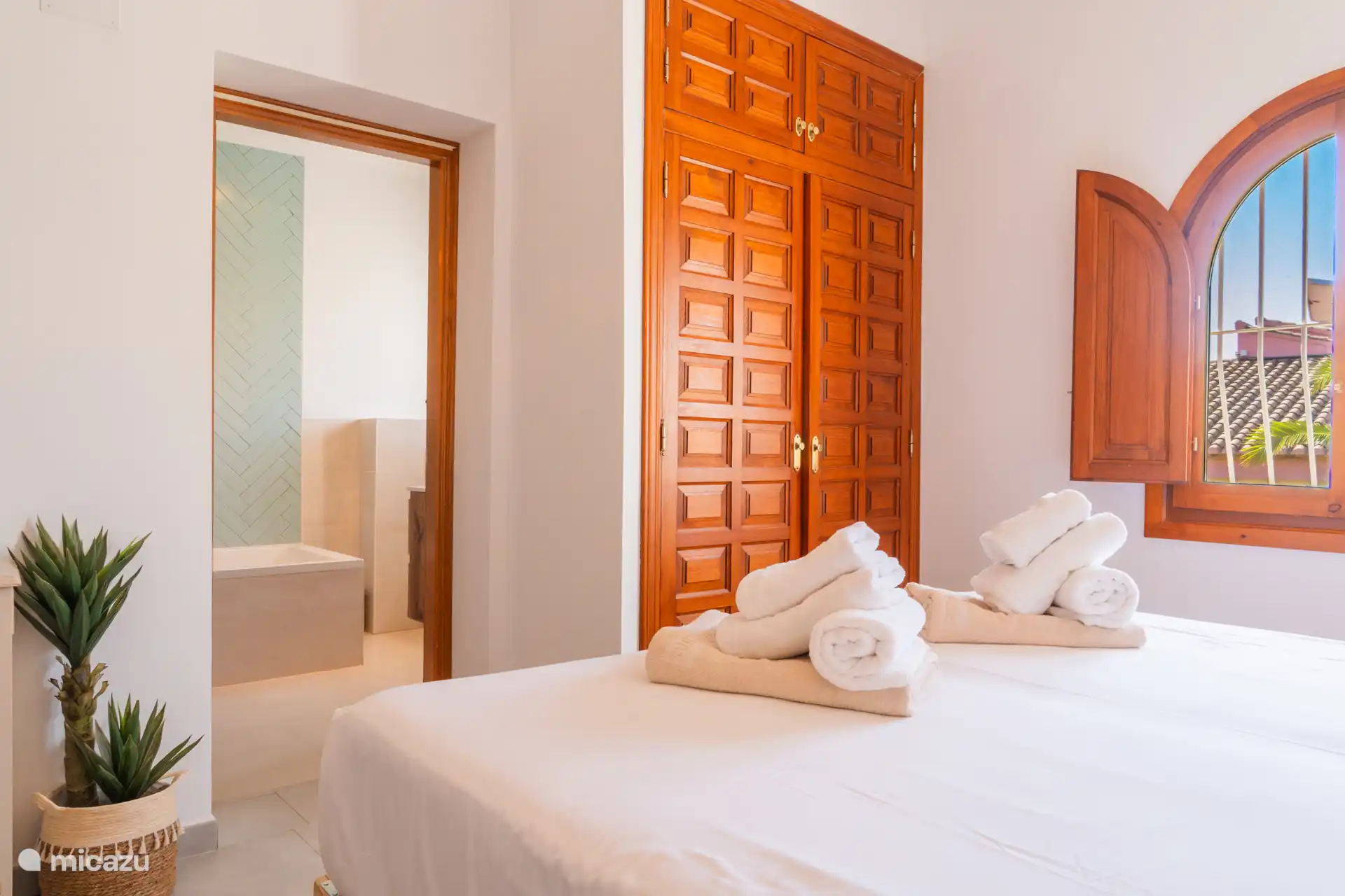 Bedroom 4 with ensuite bathroom