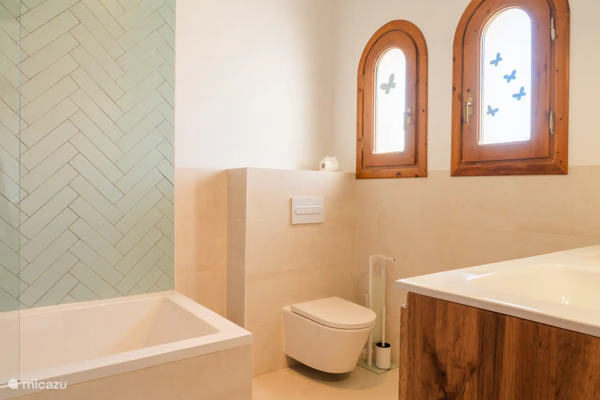 Bathroom 4 (ensuite)