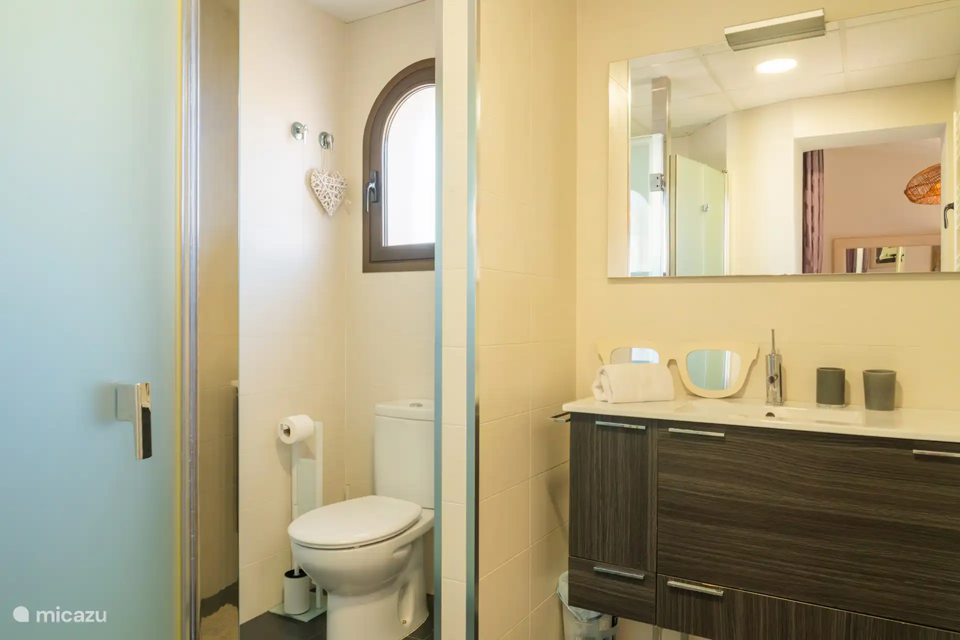 Bathroom 5 (ensuite)