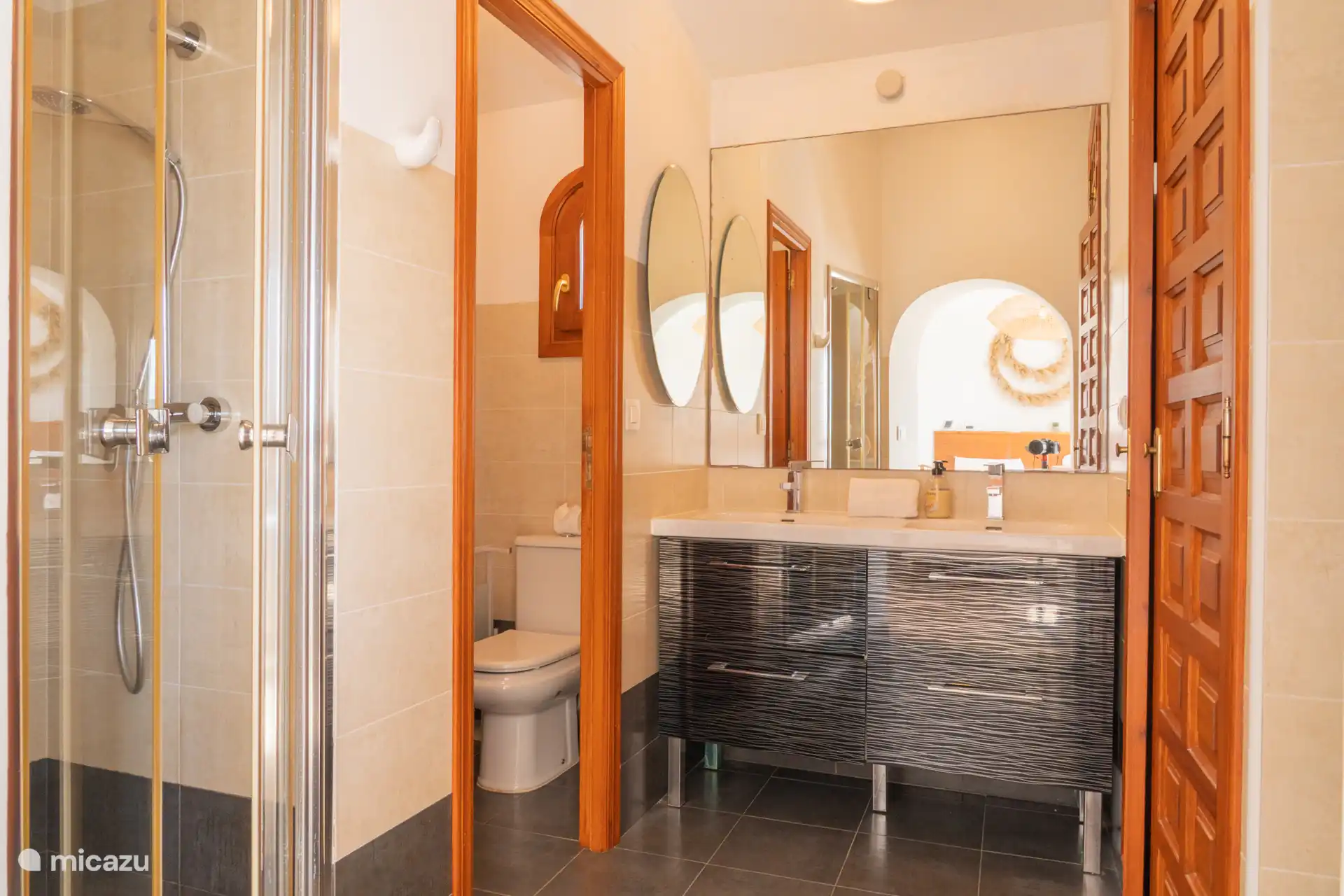 Bathroom 3 (ensuite)