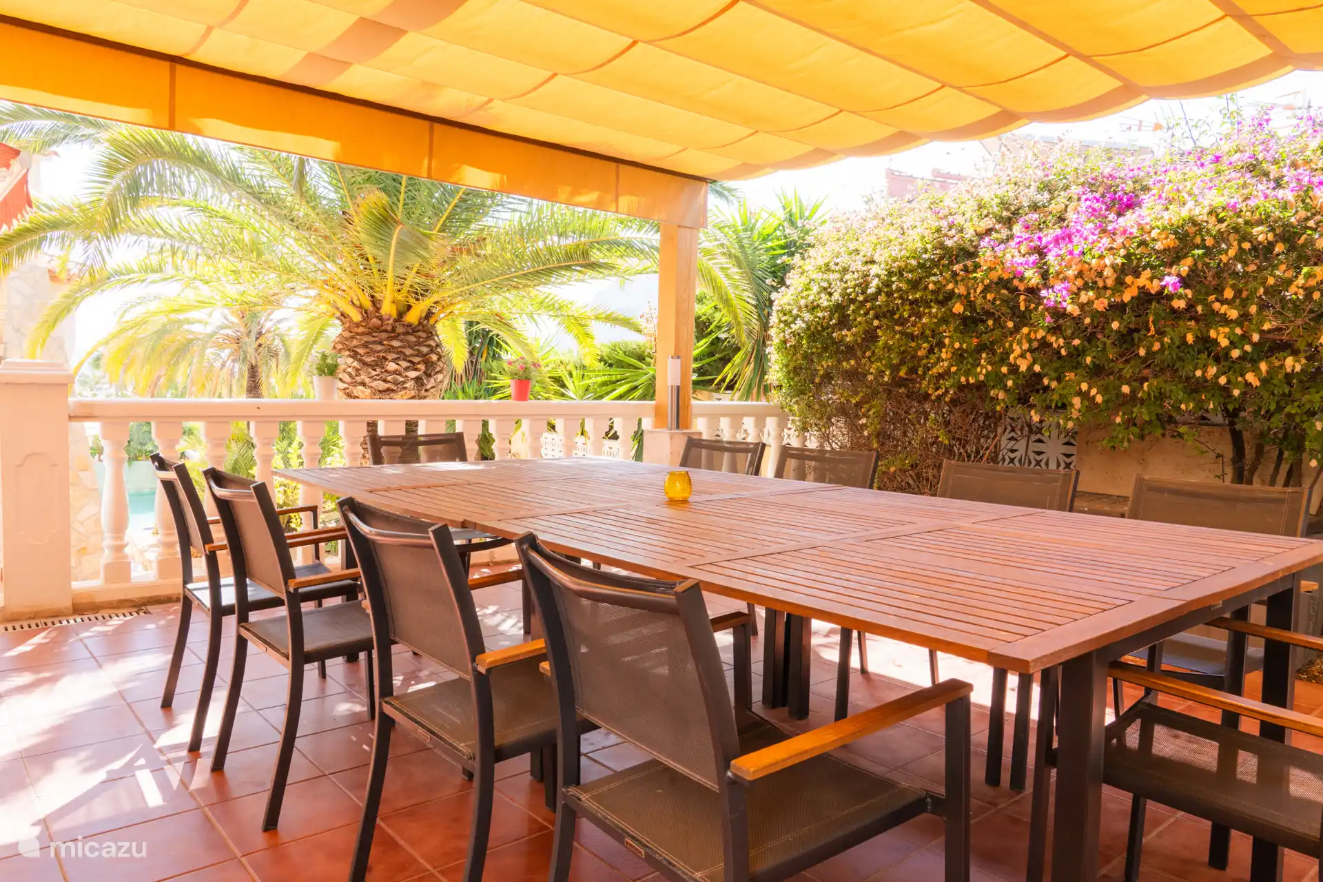 Dining area outside, at the kitchen