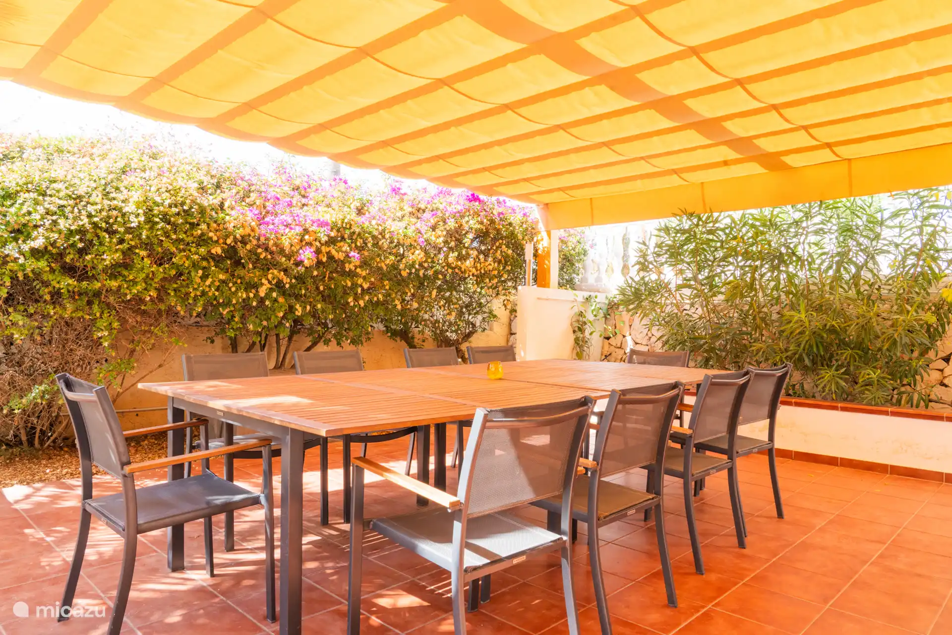 Dining area outside, at the kitchen