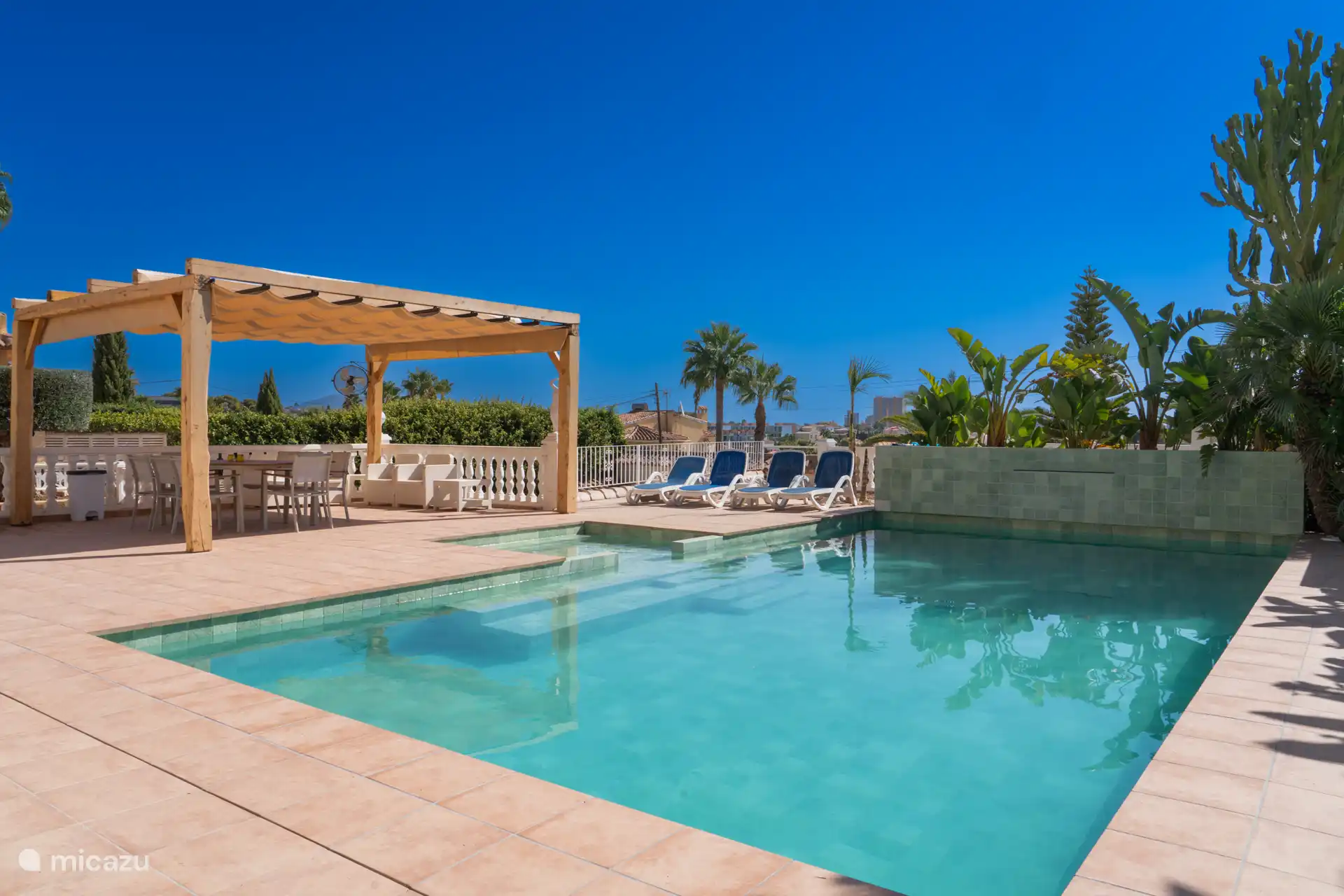The lovely swimming pool