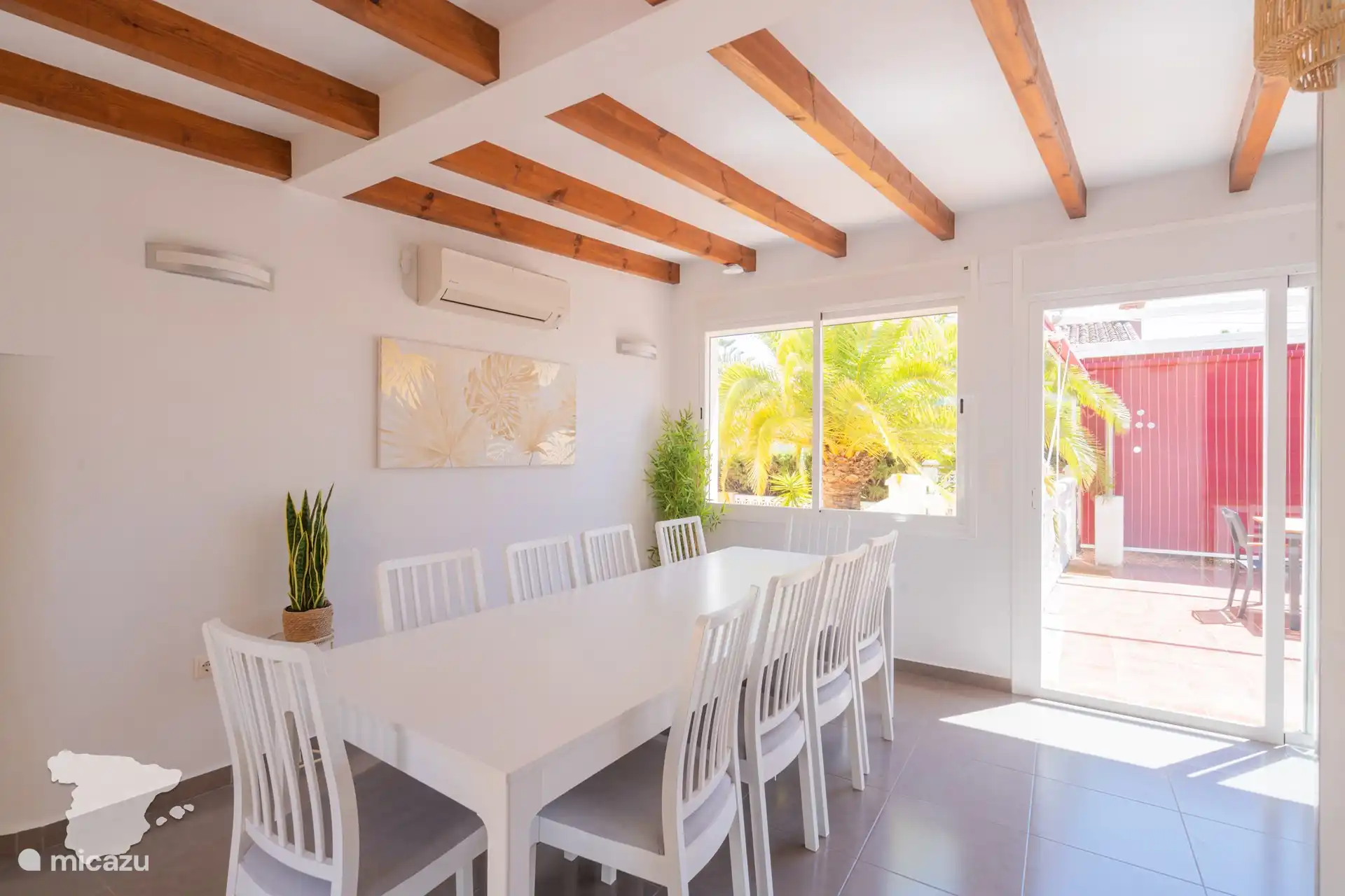 Essbereich und KücheEssbereich und Küche