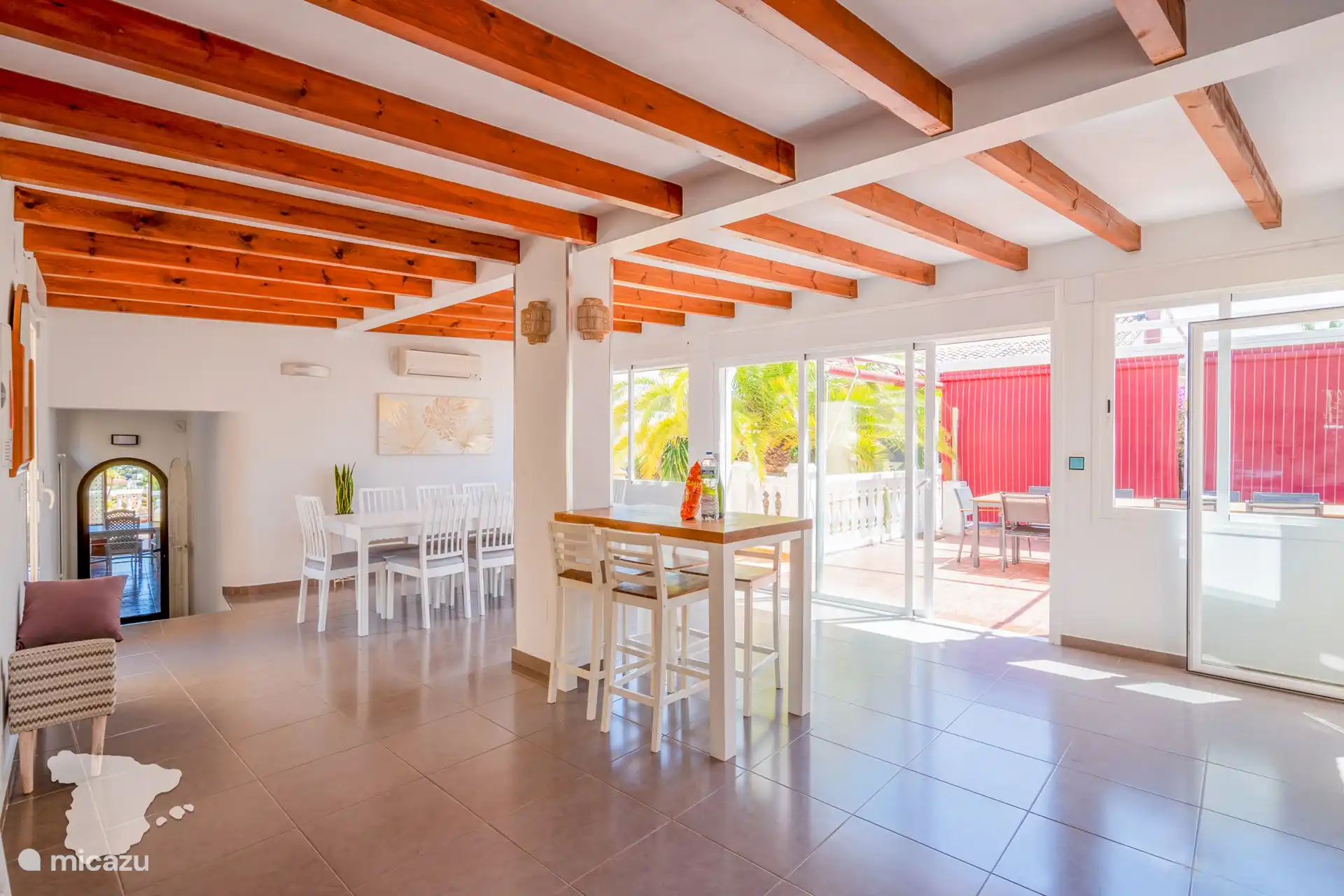 Essbereich und Zugang zur Terrasse