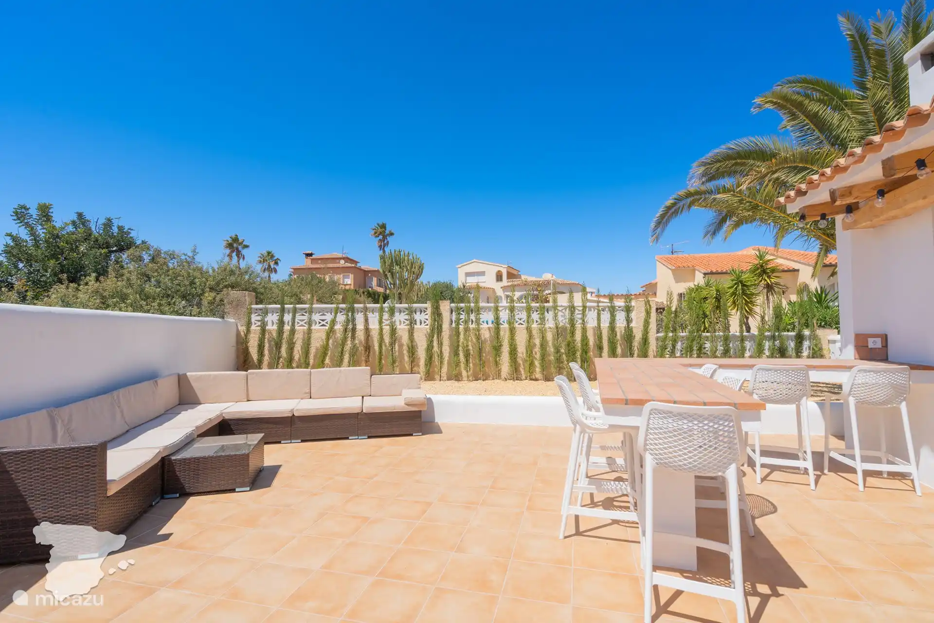 Außenküche mit Sitzecke