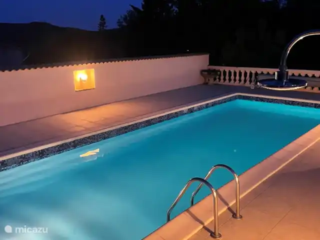 villa huren in Frankrijk, Hérault, La Tour-sur-Orb – Les Deux Mûriers Onderwater verlichting zwembad.