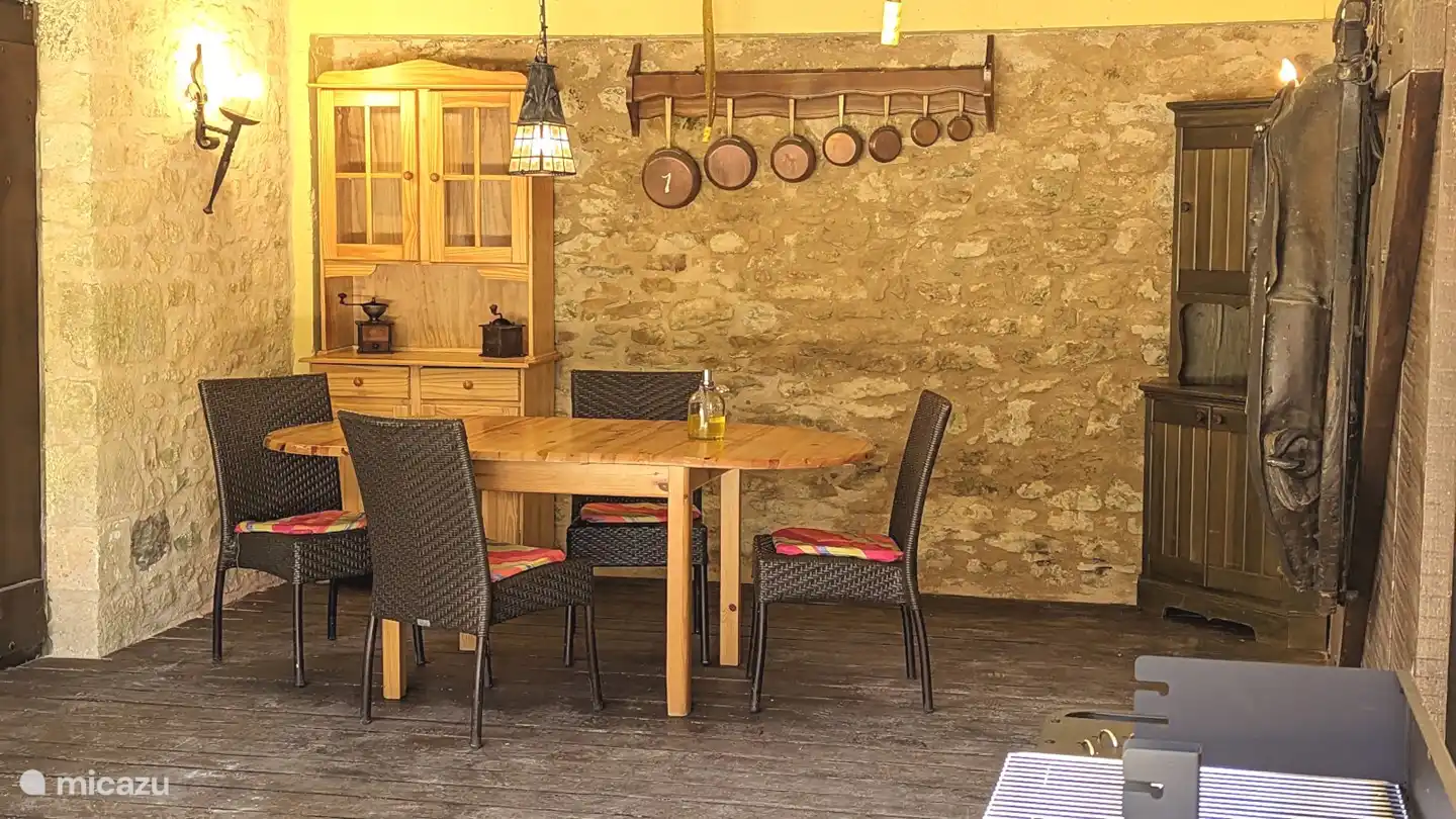 Überdachtes Terrassenhaus Le Gouzot