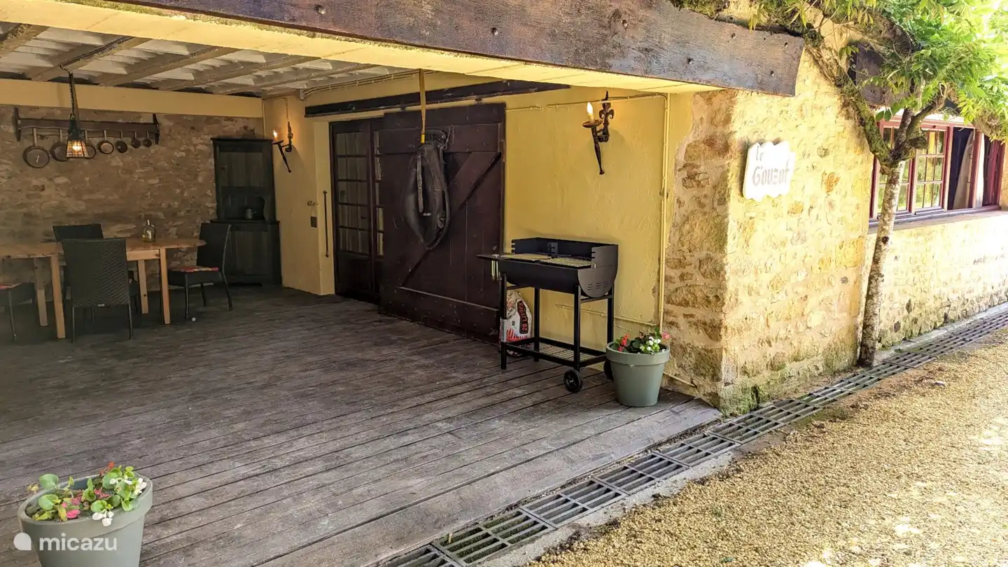 Überdachtes Terrassenhaus Le Gouzot