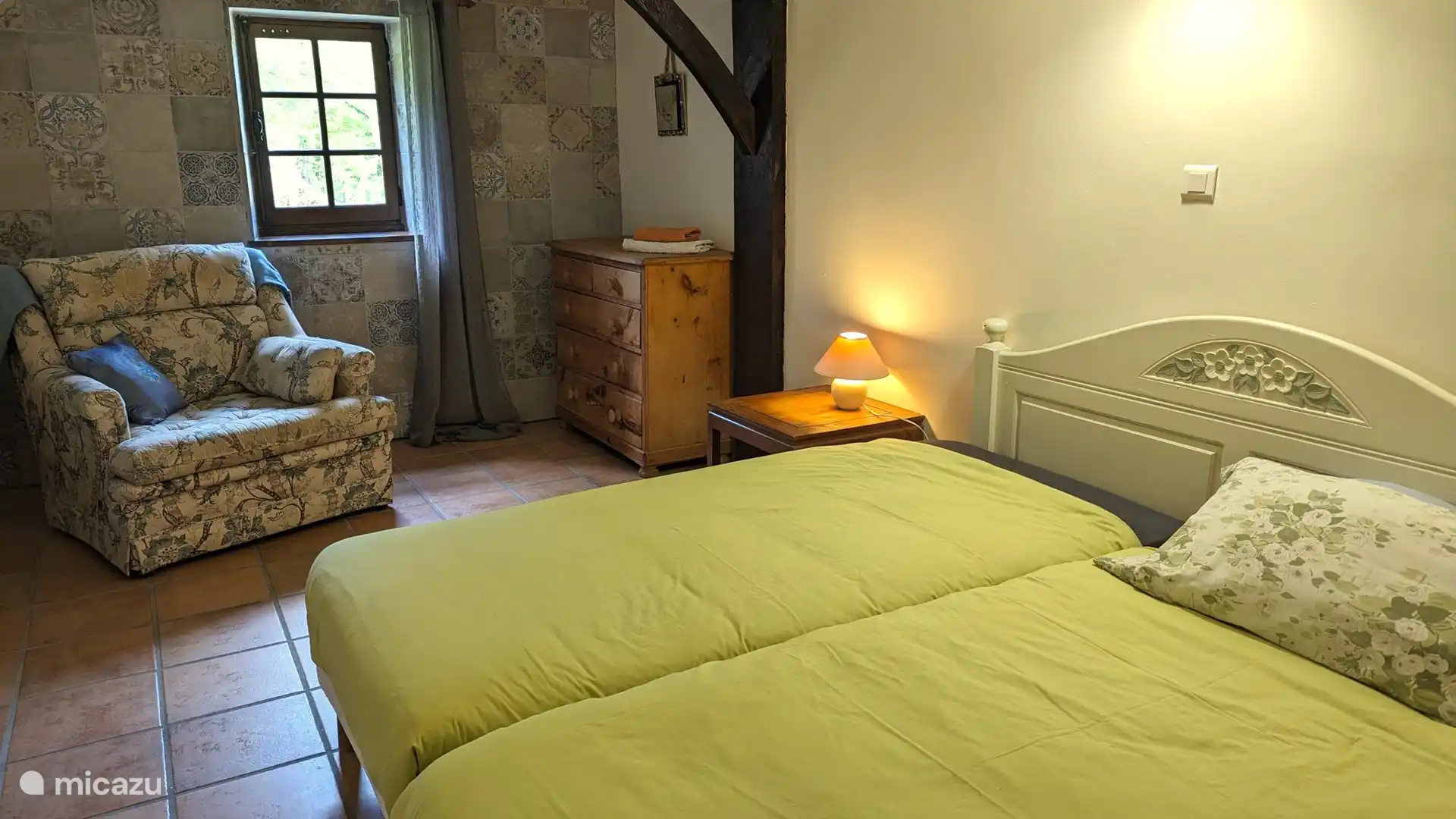 2-Personen-Schlafzimmer mit zwei Einzelbetten (90-190 cm)
