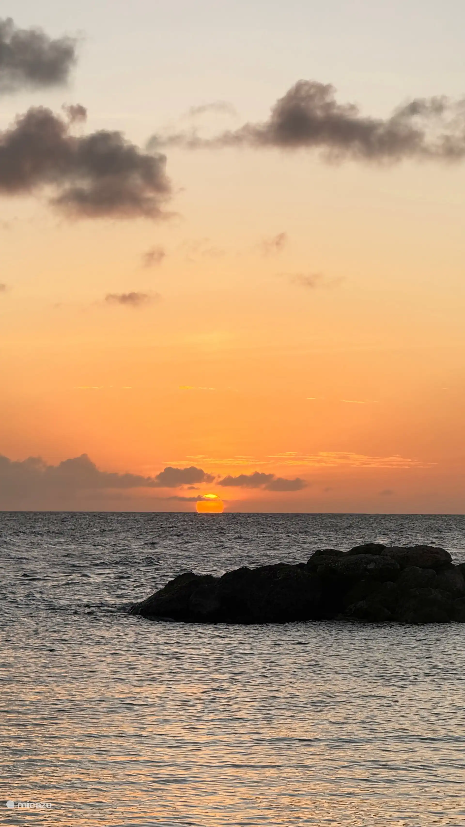 Coucher de soleil sur la plage de Mambo