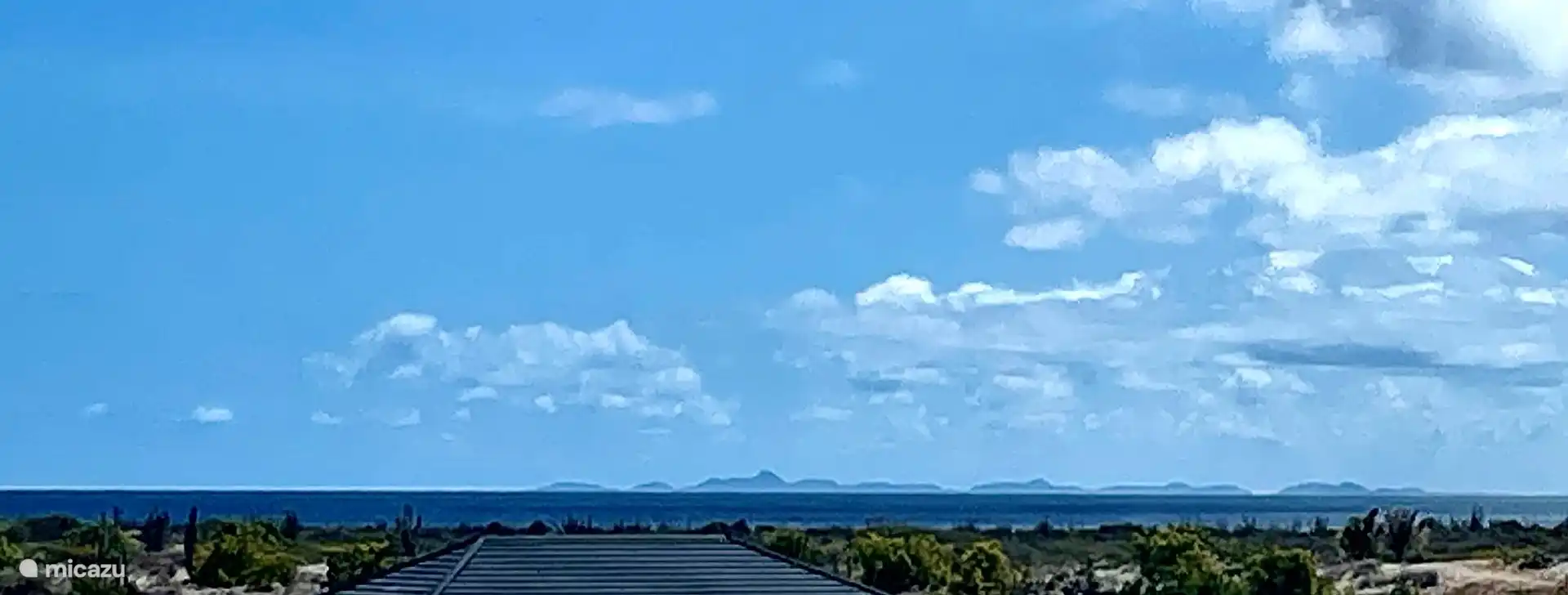 Bonaire ist bei klarem Wetter vom Resort und vom Haus aus sichtbar. 