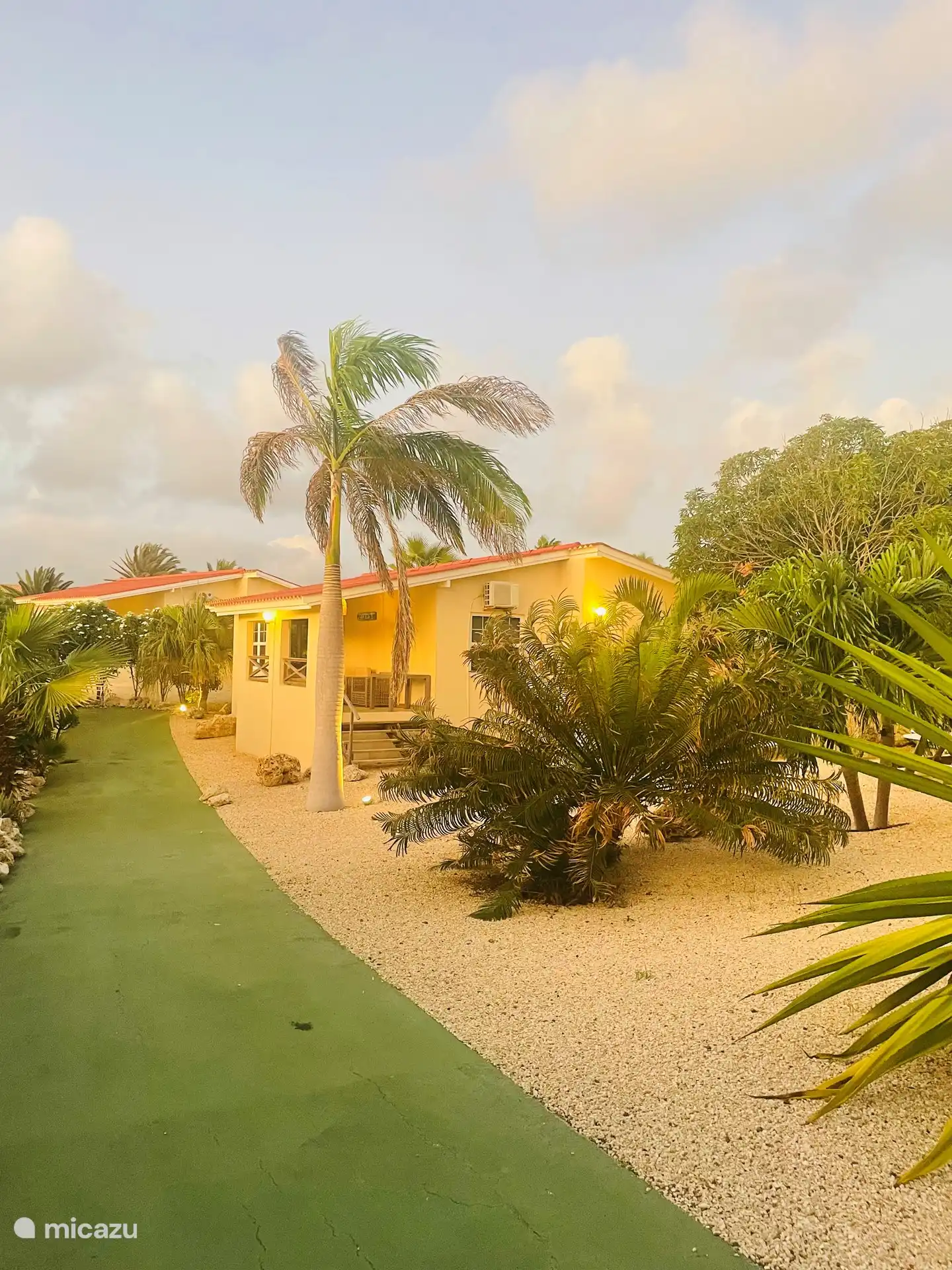 Das Haus im frühen Morgenlicht. 