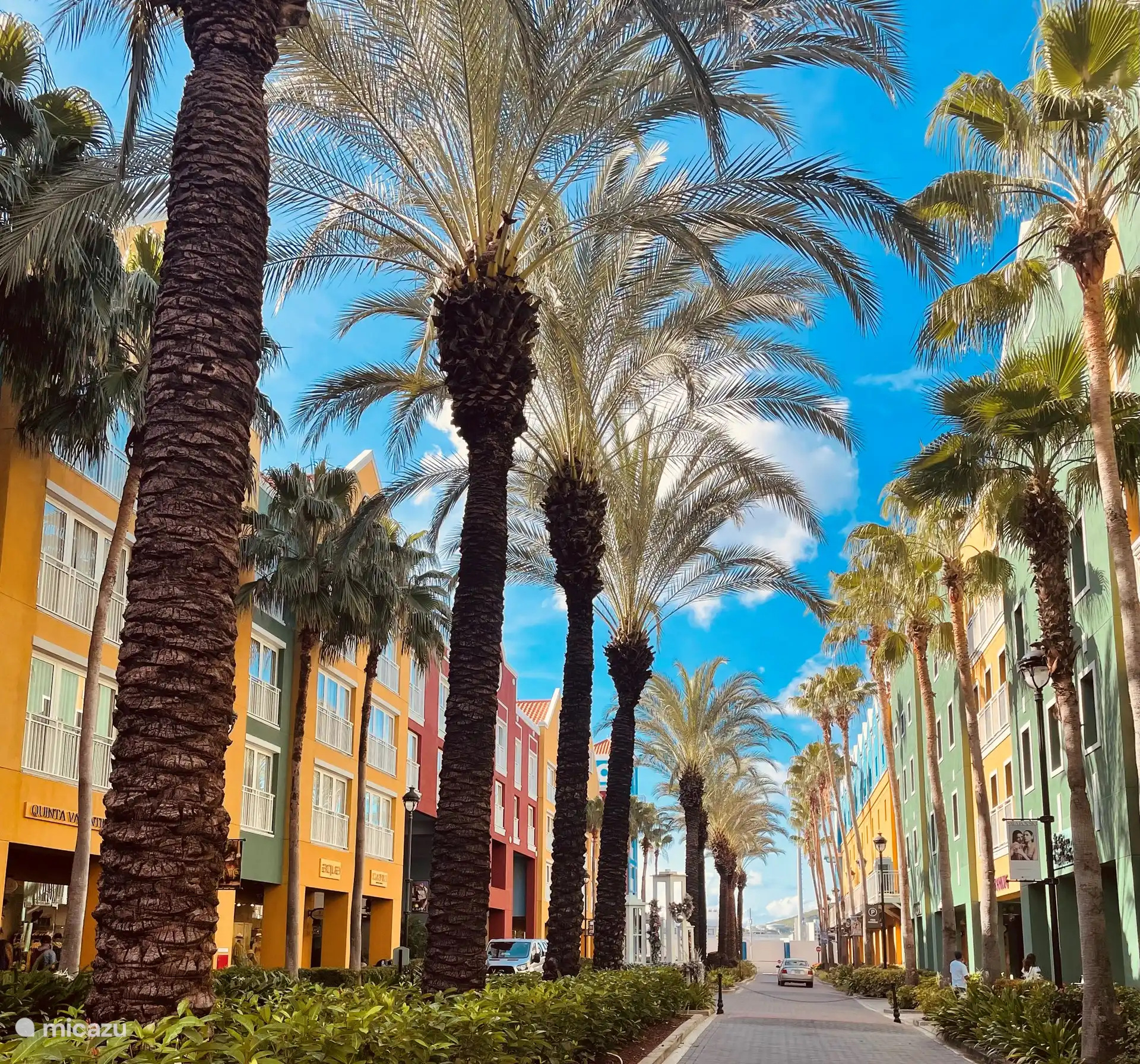 Renaissance Mall im Zentrum von Willemstad. Dieser ist 20 Minuten entfernt. 