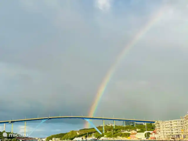 Location de Vacances Curaçao, Banda Ariba (est), Santa Catharina, bungalow - Casa Pura Vida Le pont Reine Juliana sur la baie de Sint Anna.