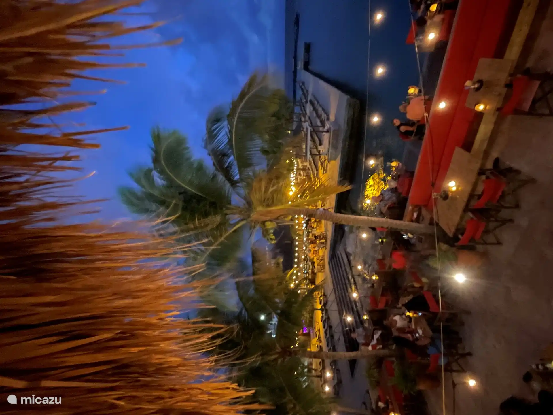 Jan-Thiel-Strand. Mit einer Vielzahl von Strandclubs, Restaurants und Geschäften. 