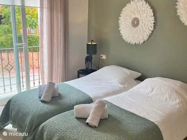 Casa Villares huren in Spanje, Costa del Sol, Marbella - geschakelde woning Groene slaapkamer boven met 2 x 1 persoonsbedden. Eigen badkamer met douche.