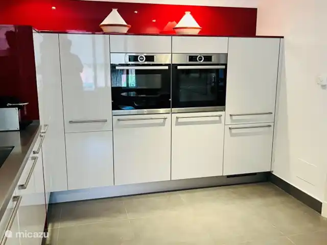 Casa Villares huren in Spanje, Costa del Sol, Marbella - geschakelde woning Compleet nieuwe keuken die van alle gemakken is voorzien zoals b.v. Combi/magnetron, oven, koel en vrieskast, Nespressoapparaat  en veel keukengerei.