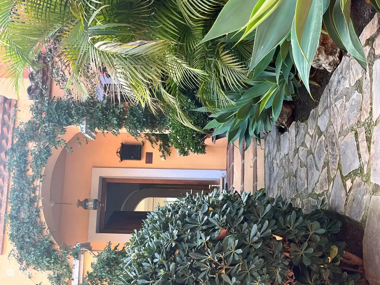 Wunderschöner Vorgarten am Eingang von Casa Villares.