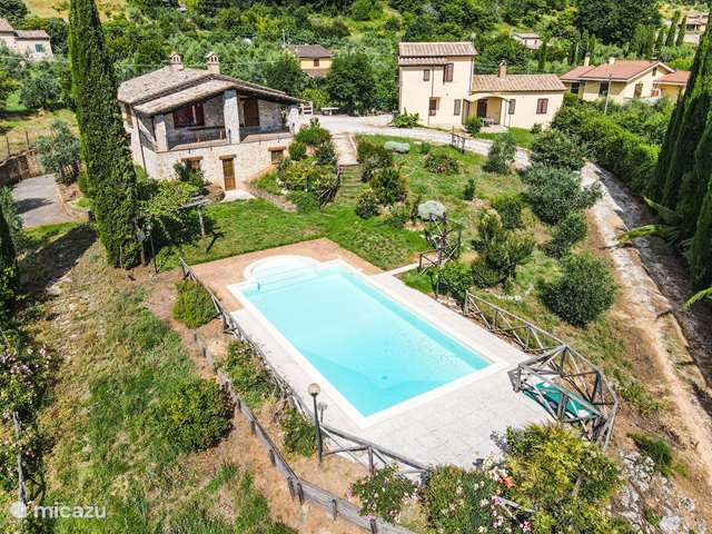 Vakantiehuis Italië, Umbrië, Collicello - vakantiehuis 2 huizen met privé zwembad